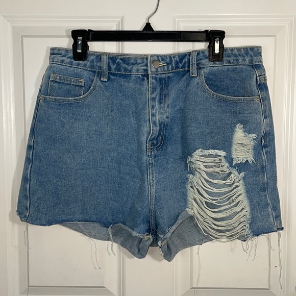 PrettyLittleThing Distressed Denim Shorts Size 12 - Picture 6 of 7